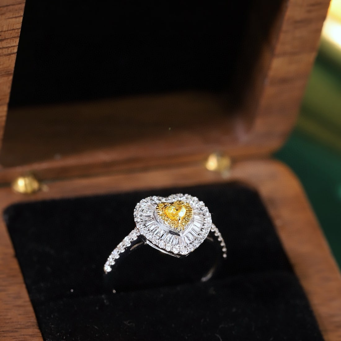 14k Gold 0.6 Ct Natural Color Diamond Ring - 2