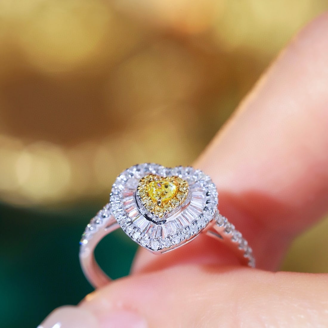 14k Gold 0.6 Ct Natural Color Diamond Ring - 4