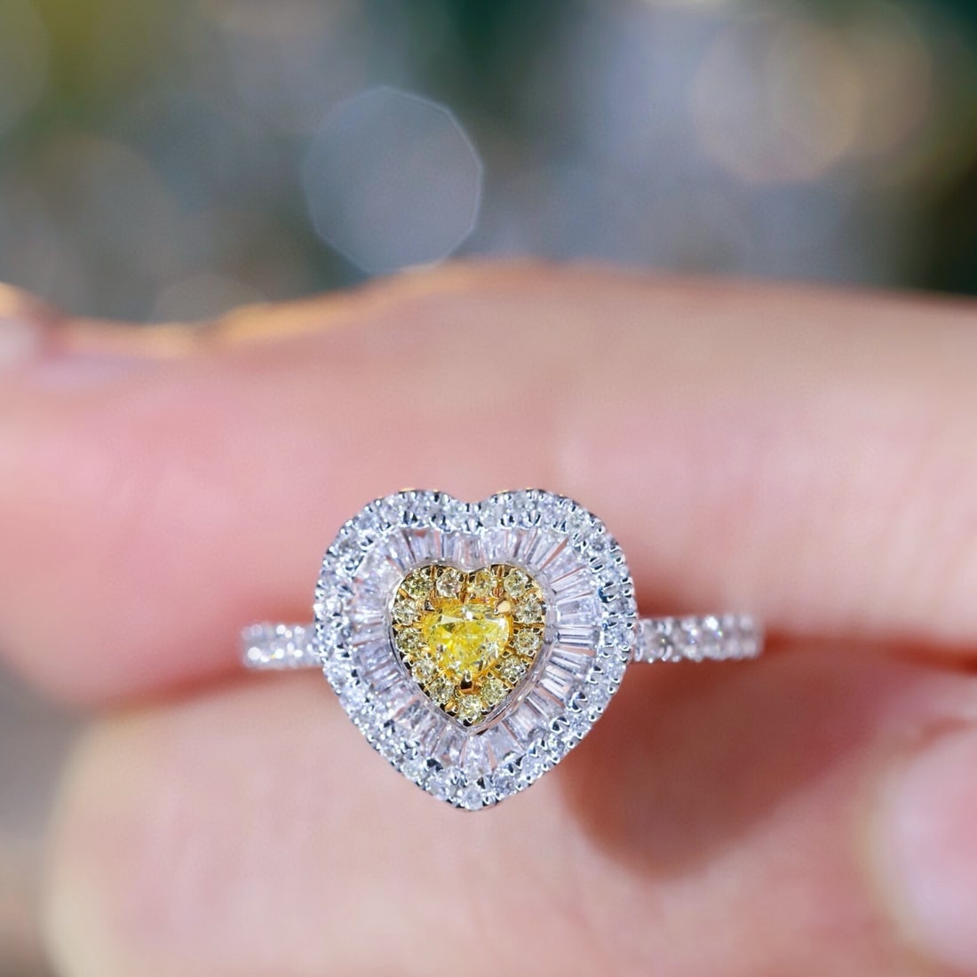 14k Gold 0.6 Ct Natural Color Diamond Ring - 5