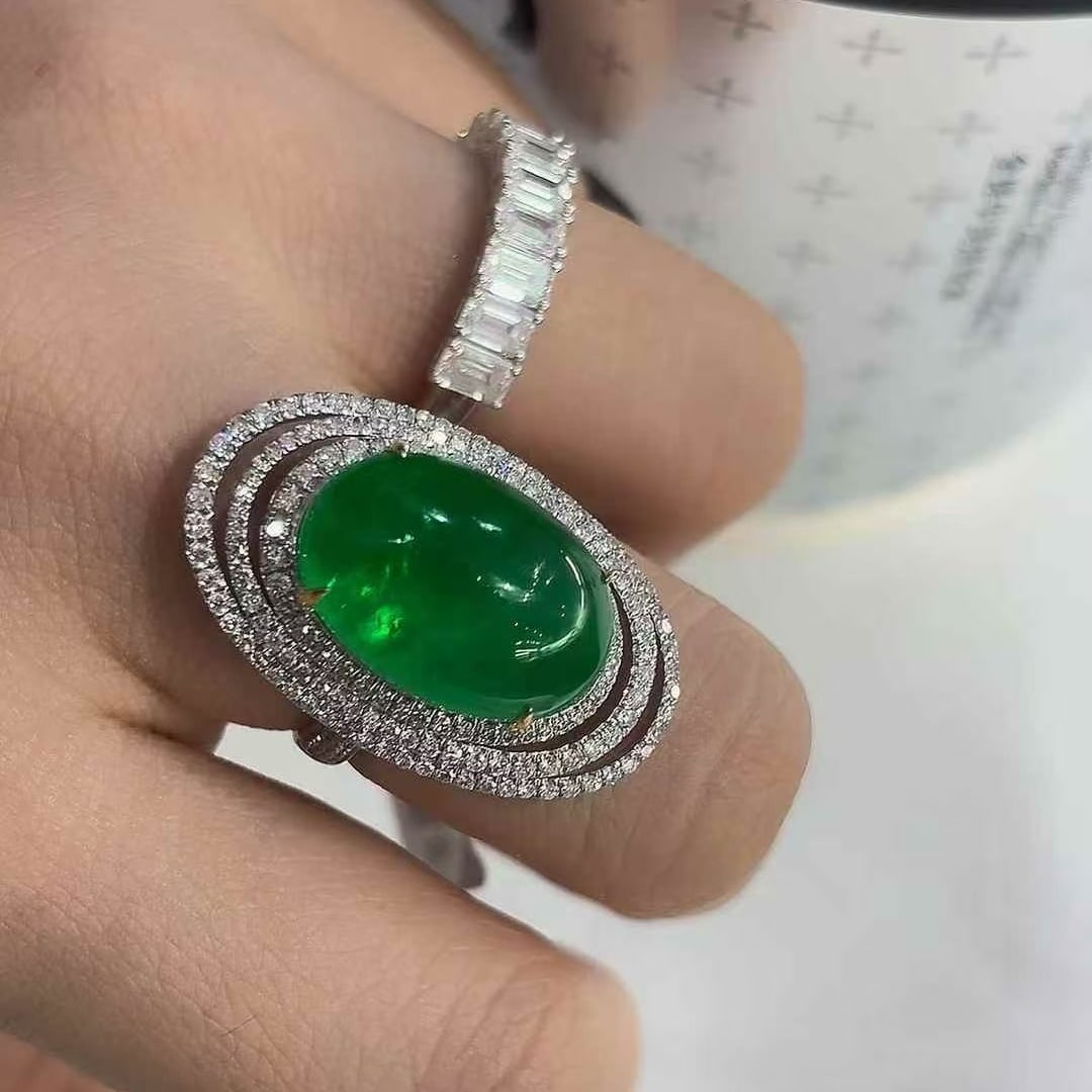 14k Gold 13.5 Ct Vivid Green Natural Emerald & Diamond Ring - 2