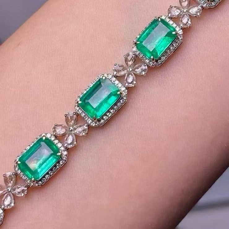 14k Gold 8 Ct Natural Emerald & Diamond Bracelet - 2