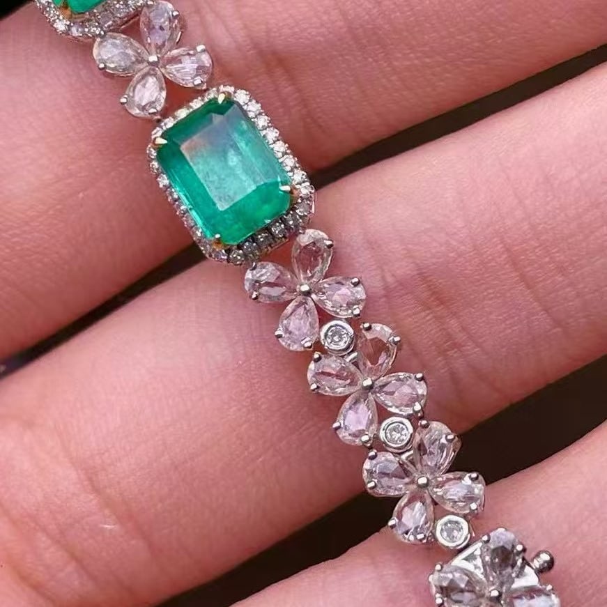 14k Gold 8 Ct Natural Emerald & Diamond Bracelet - 3