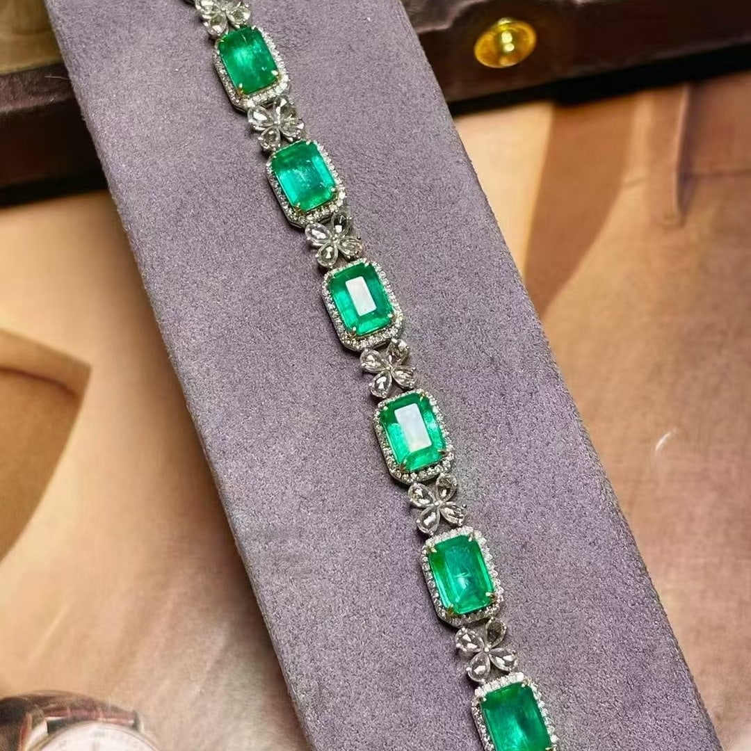 14k Gold 8 Ct Natural Emerald & Diamond Bracelet - 4