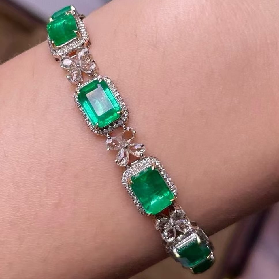 14k Gold 8 Ct Natural Emerald & Diamond Bracelet - 5