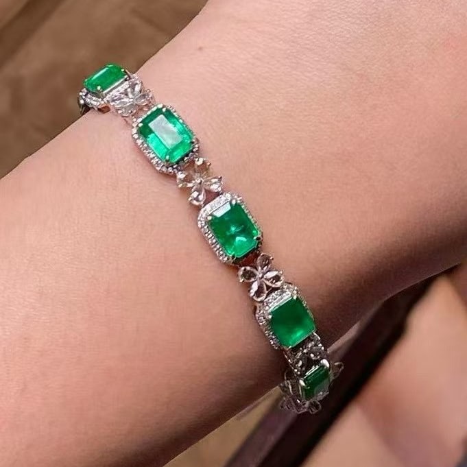 14k Gold 8 Ct Natural Emerald & Diamond Bracelet - 7