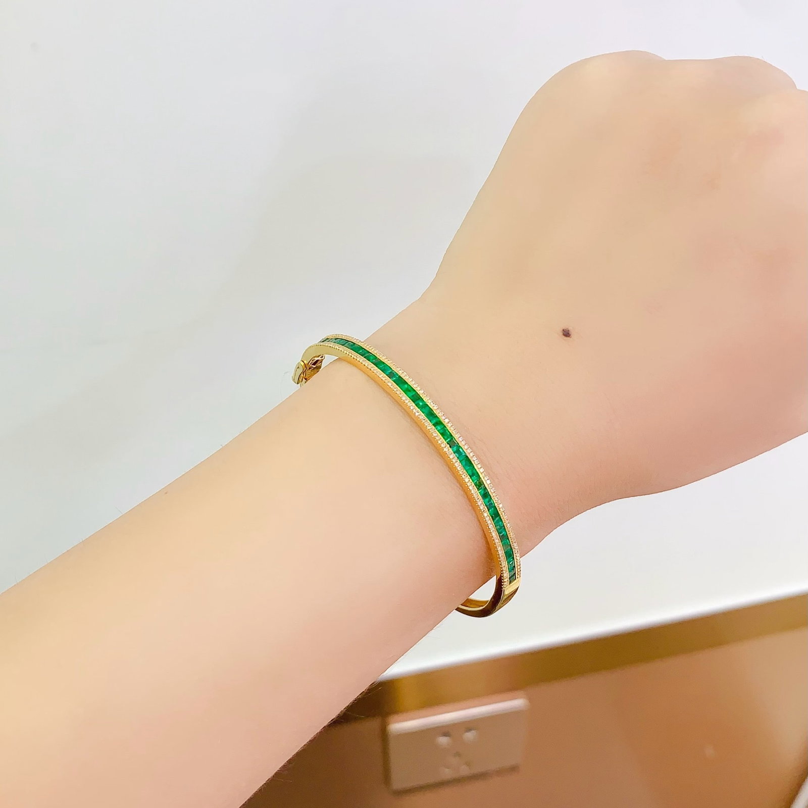 14k Gold 4 Ct Vivid Green Natural Emerald & Diamond Bangle - 3