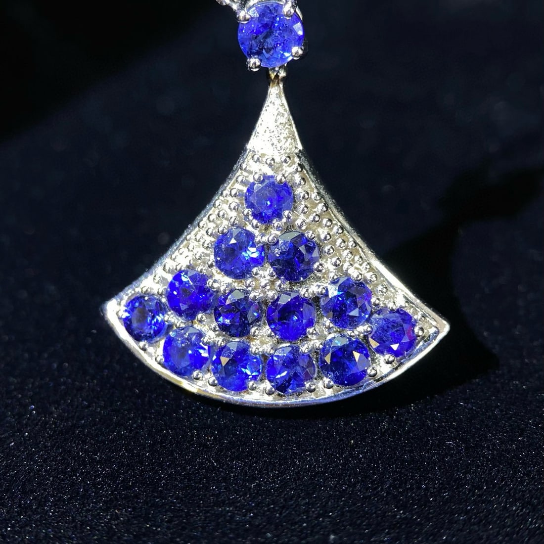 14k Gold 2.06 Ct Natural Sapphire & Diamond Necklace: Ref:231063149 // gold content:14k gold // main gemstone:sapphire // shape:round // carat weight:2. 06ct // color:blue // treatment:natural // cut grade:g // // adjacent gemstone 2 : diamond // number