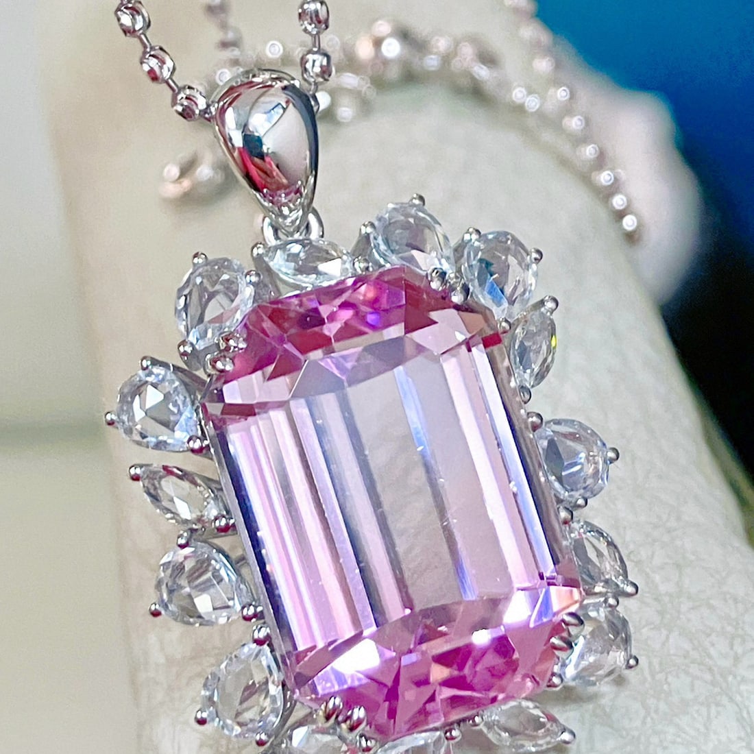 14k Gold 38.56 Ctw Natural Kunzite & Sapphire Pendant( Without Chain ): Ref:231063166 // gold content:14k gold // main gemstone:kunzite // shape:octagonal // carat weight:35ct // color:purplish pink // treatment:natural // // adjacent gemstone 2 : sapphire //