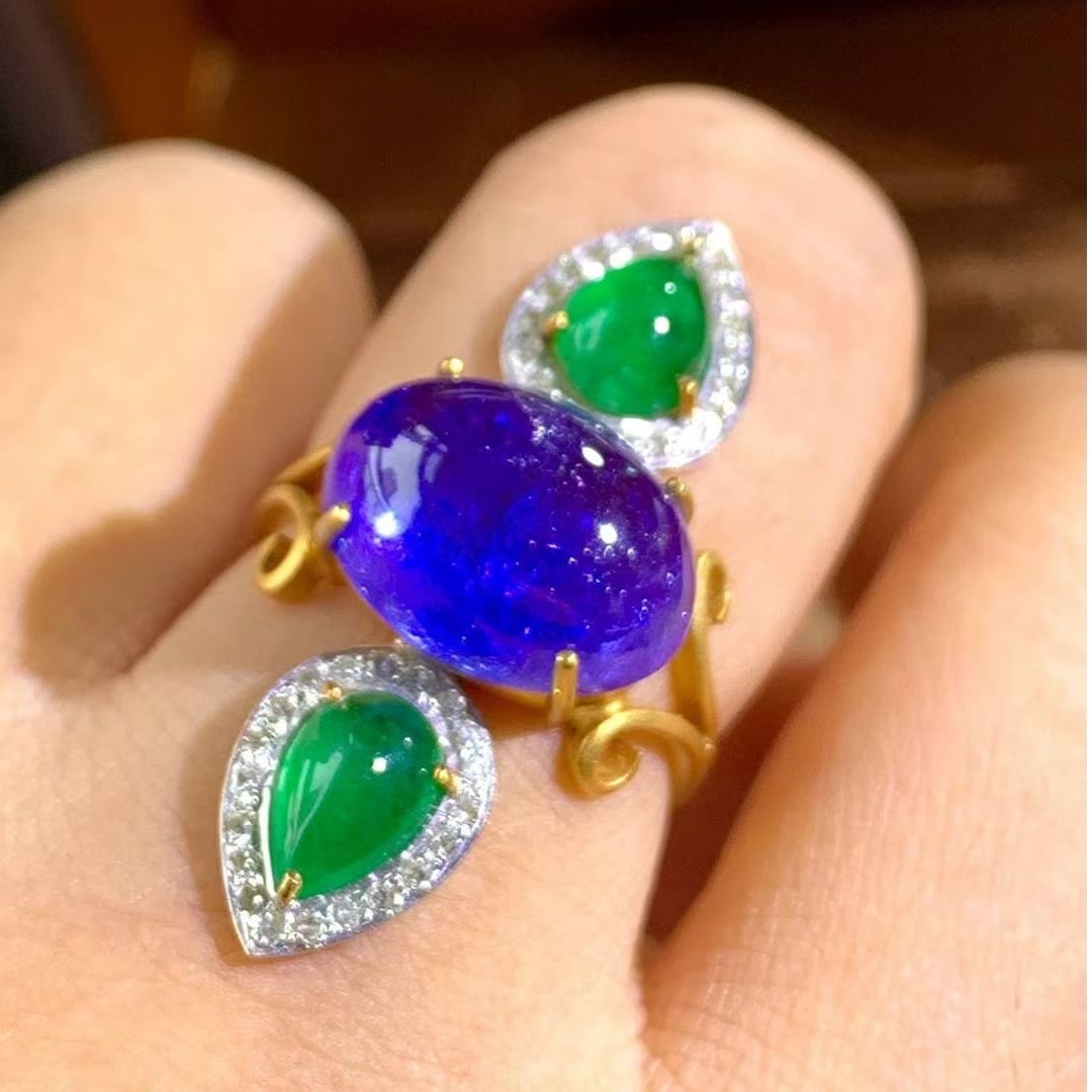 14k Gold 10.52 Ctw Natural Tanzanite & Emerald Ring: Ref:231063168 // gold content:14k gold // ring size:7. 25us // // main gemstone:tanzanite // shape:oval // carat weight:8. 4ct // color:blue // treatment:natural // // adjacent gemstone 2 : emerald //