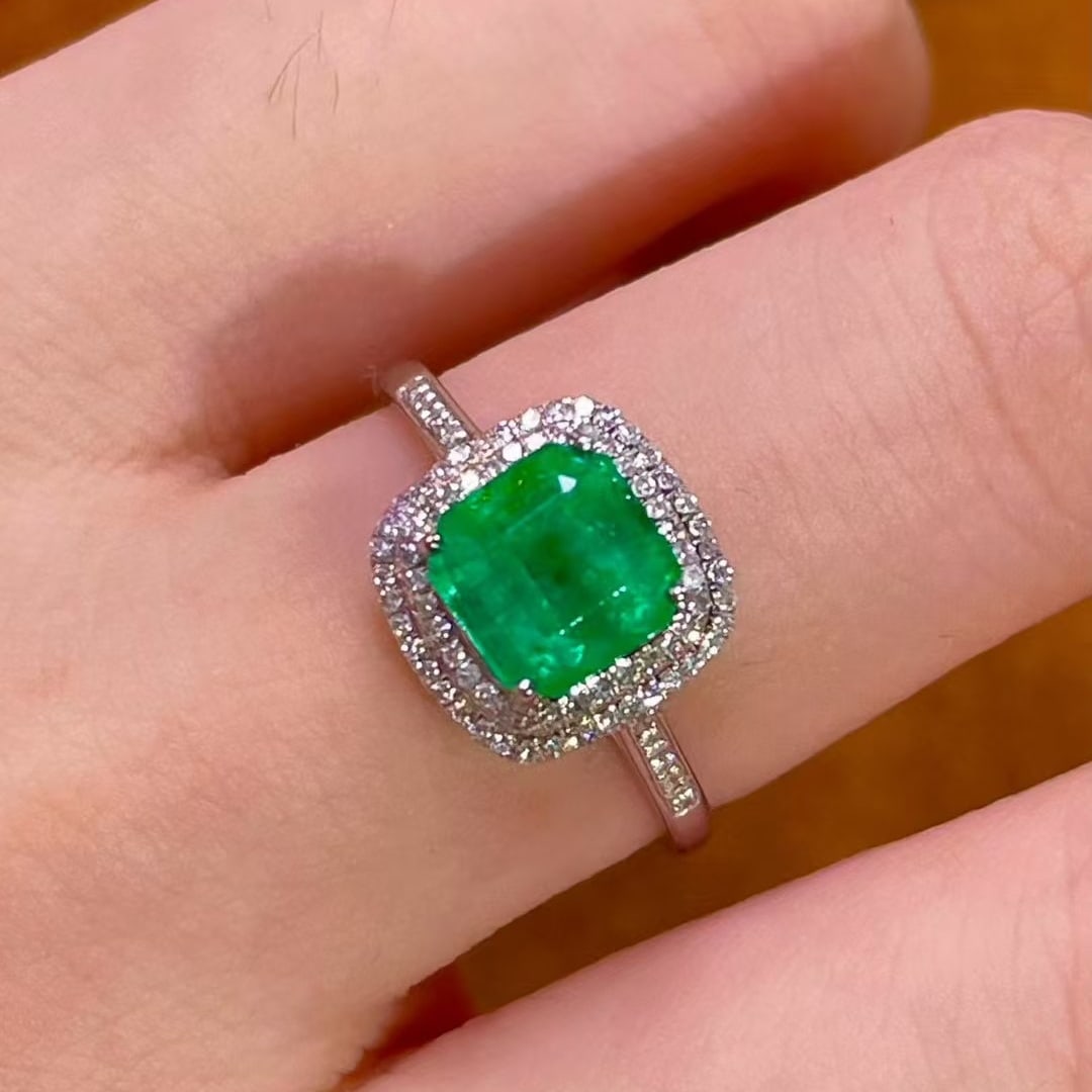 14k Gold 1.7 Ct Vivid Green Natural Emerald & Diamond Ring - 2