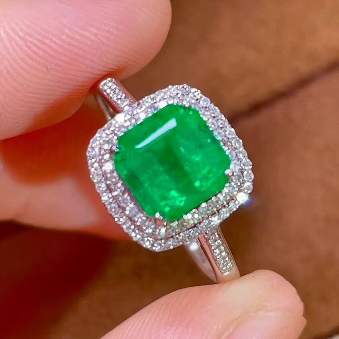14k Gold 1.7 Ct Vivid Green Natural Emerald & Diamond Ring - 4