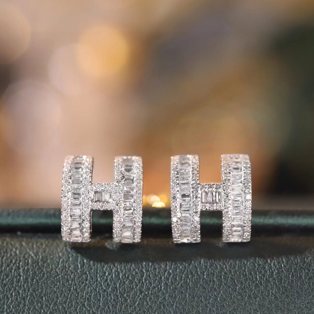 14k Gold 0.5 Ct Natural H Diamond Earrings: Ref:231063199 // gold content:14k gold // main gemstone:diamond // shape:multiple // carat weight:0. 5ct // clarity grade:vs-si // color:h // treatment:natural // Low Estimate: 2600 Condition: New