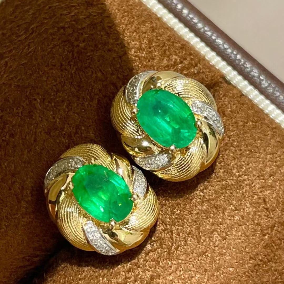 14k Gold 1.5 Ct Vivid Green Natural Emerald & Diamond Earrings - 3