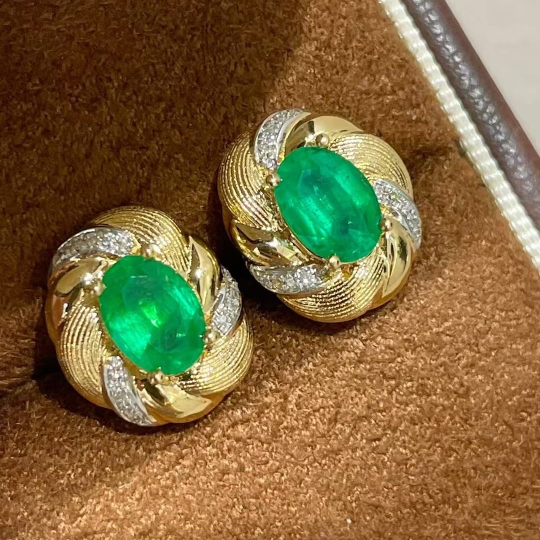 14k Gold 1.5 Ct Vivid Green Natural Emerald & Diamond Earrings - 5