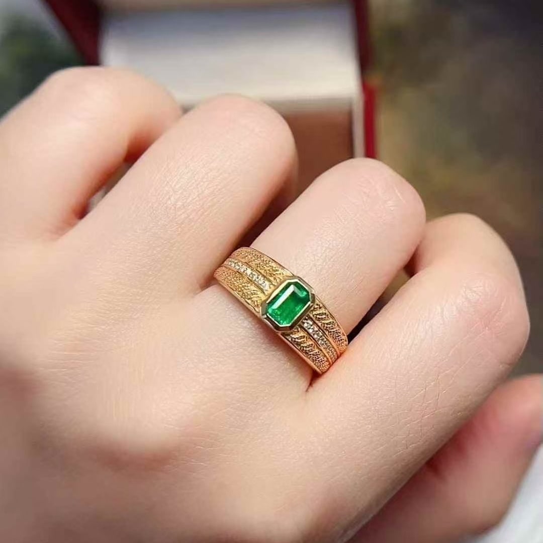 14k Gold 0.62 Ctw Vivid Green Natural Emerald & Diamond Ring - 3