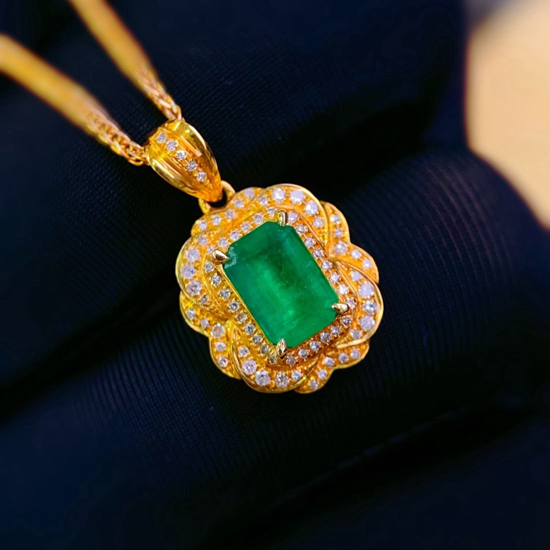 14k Gold 1.40 Ctw Vivid Green Natural Emerald & Diamond Pendant( Without Chain ) - 2