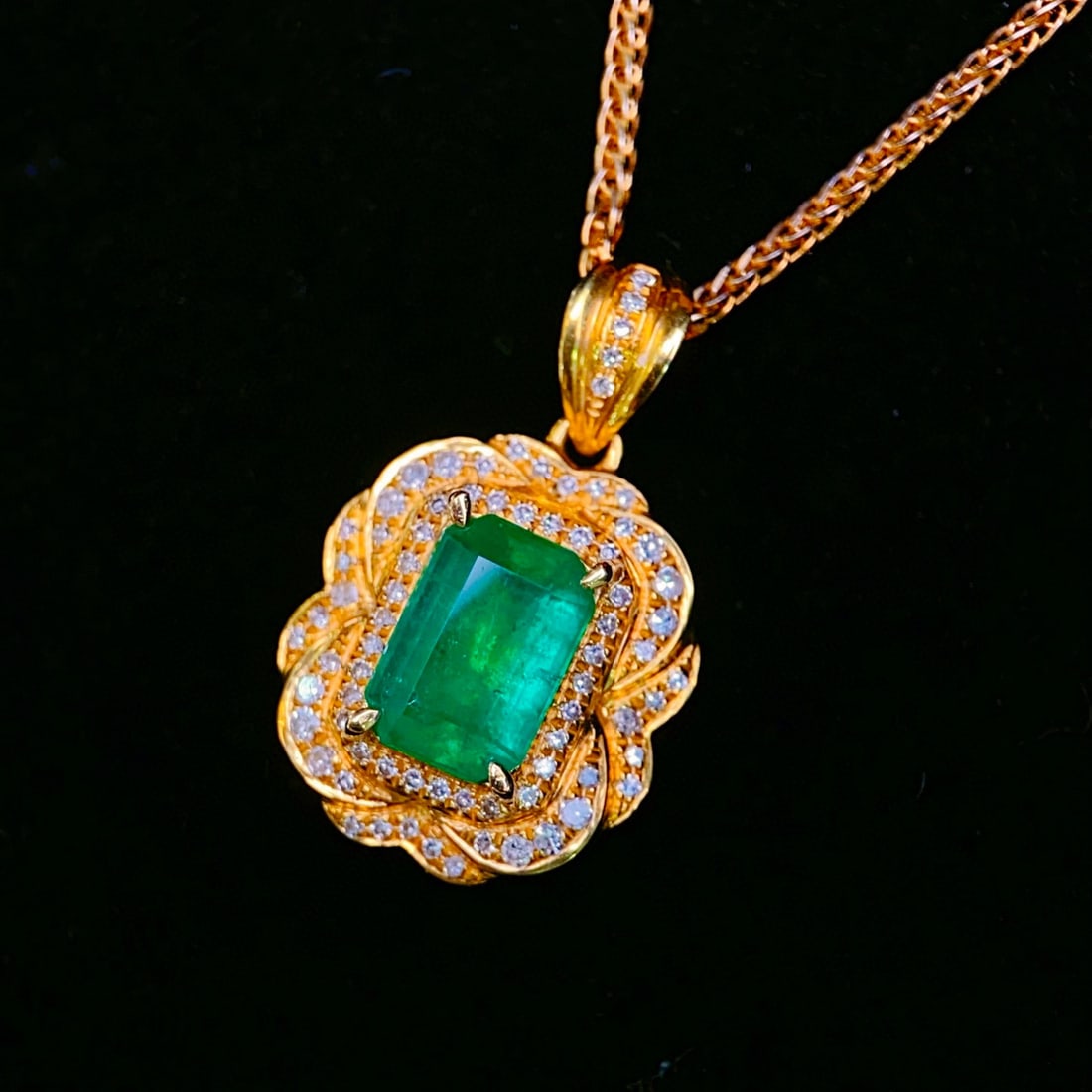 14k Gold 1.40 Ctw Vivid Green Natural Emerald & Diamond Pendant( Without Chain ) - 4