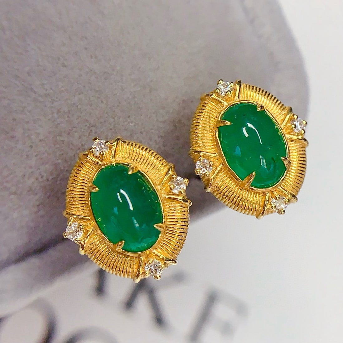14k Gold 2 Ct Natural Emerald & Diamond Earrings - 4