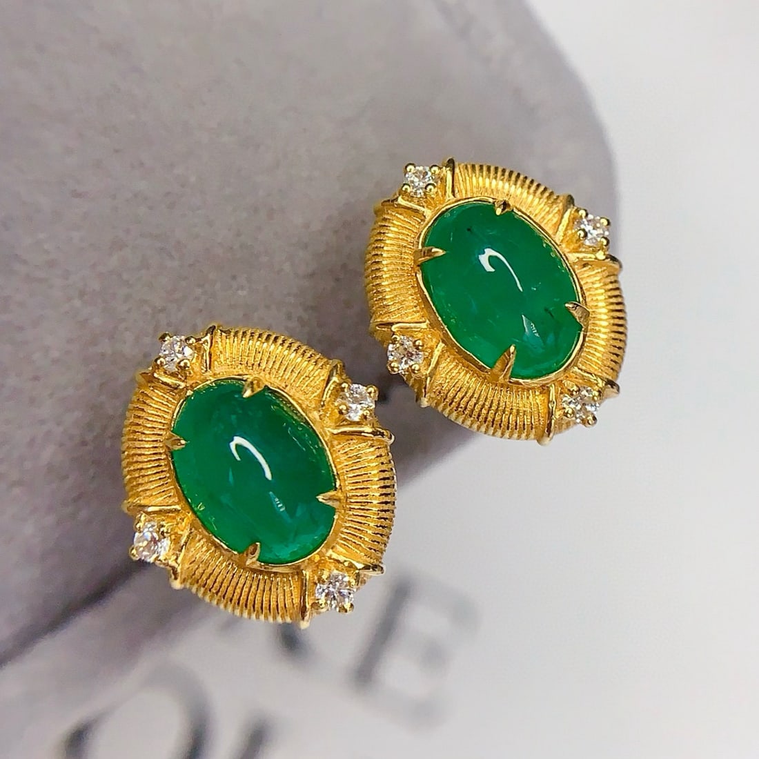 14k Gold 2 Ct Natural Emerald & Diamond Earrings - 6