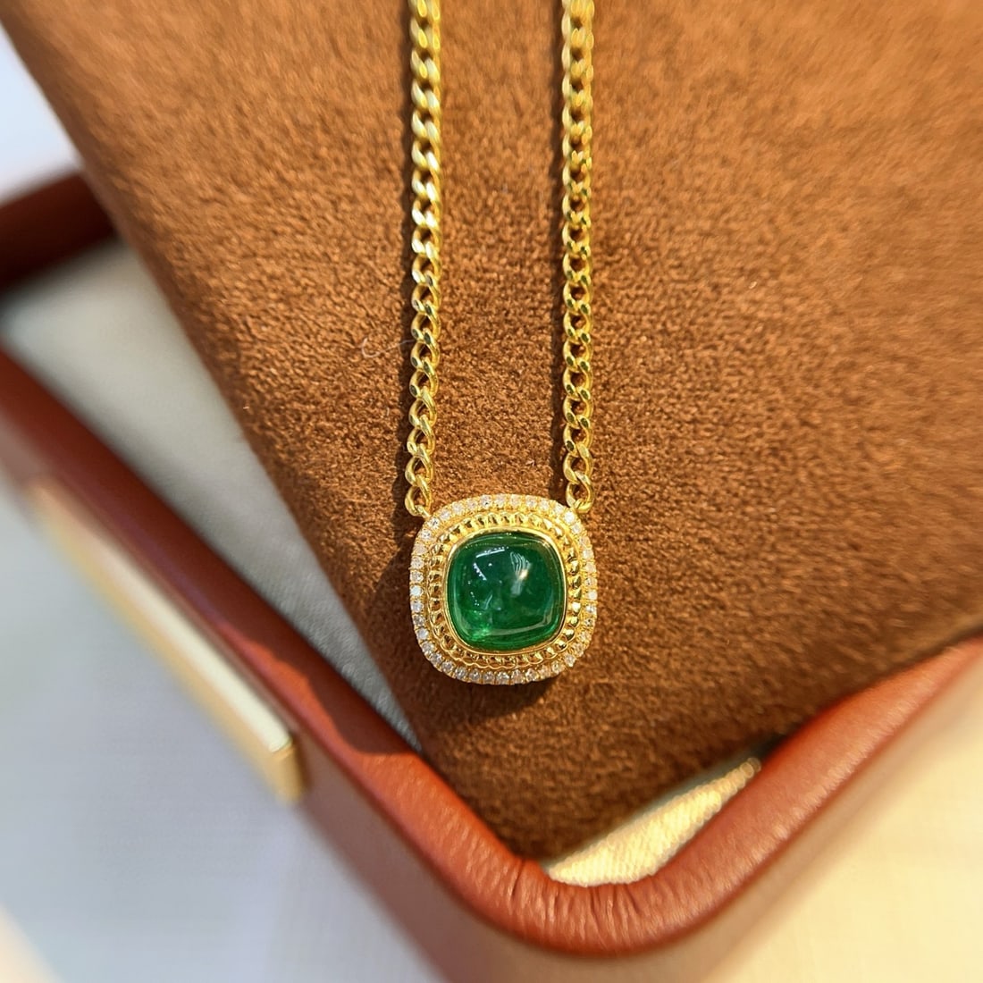 14k Gold 1.00 Ct Vivid Green Natural Emerald & Diamond Necklace - 3