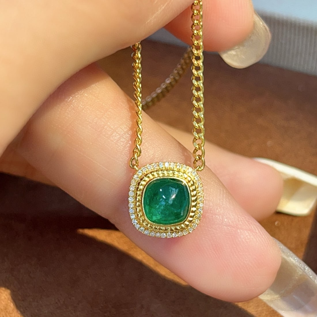 14k Gold 1.00 Ct Vivid Green Natural Emerald & Diamond Necklace - 5