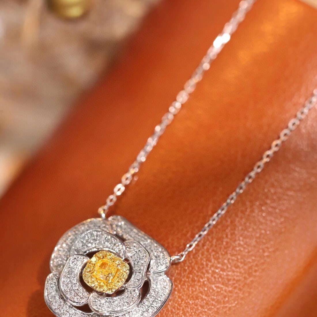 14k Gold 0.60 Ctw Natural Yellow Diamond & Diamond Necklace - 3