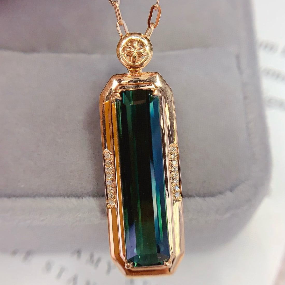 14k Gold 6.66 Ct Natural Tourmaline & Diamond Pendant( Without Chain ): Ref:231063247 // gold content:14k gold // main gemstone:tourmaline // shape:octagonal // carat weight:6. 66ct // color:green // treatment:natural // // adjacent gemstone 2 : diamond // number of stone