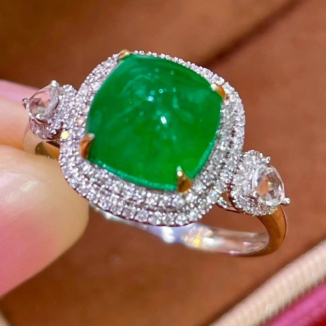 14k Gold 2.8 Ct Vivid Green Natural Emerald & Diamond & Sapphire Ring - 2