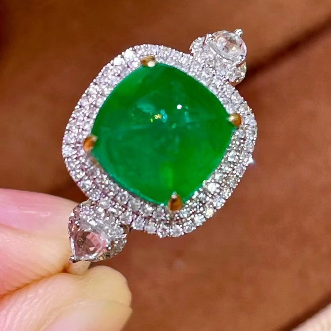 14k Gold 2.8 Ct Vivid Green Natural Emerald & Diamond & Sapphire Ring - 4