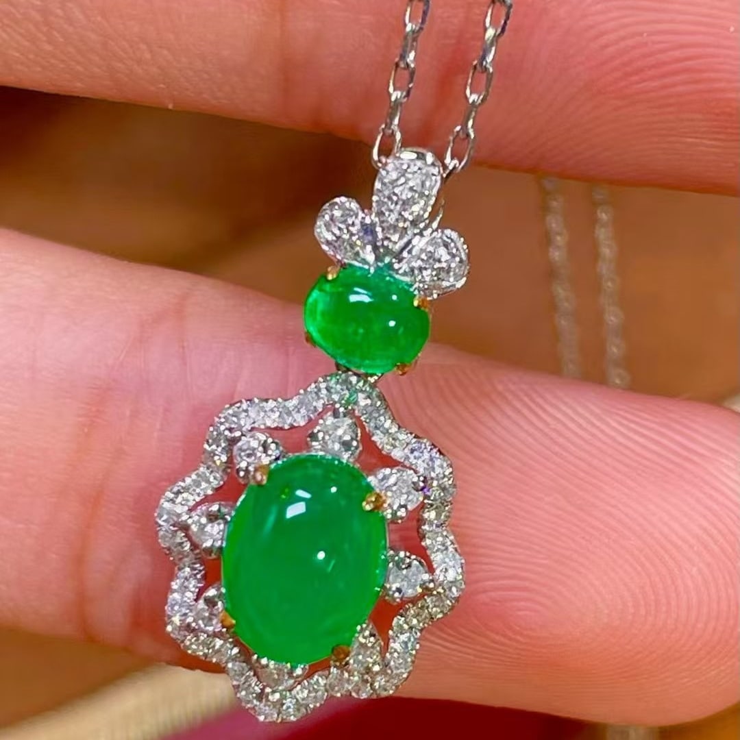 14k Gold 1.2 Ct Vivid Green Natural Emerald & Diamond Pendant( Without Chain ): Ref:231063259 // gold content:14k gold // main gemstone:emerald // shape:oval // carat weight:1. 2ct // color:vivid green // treatment:natural // // adjacent gemstone 2 : diamond // shape:round //