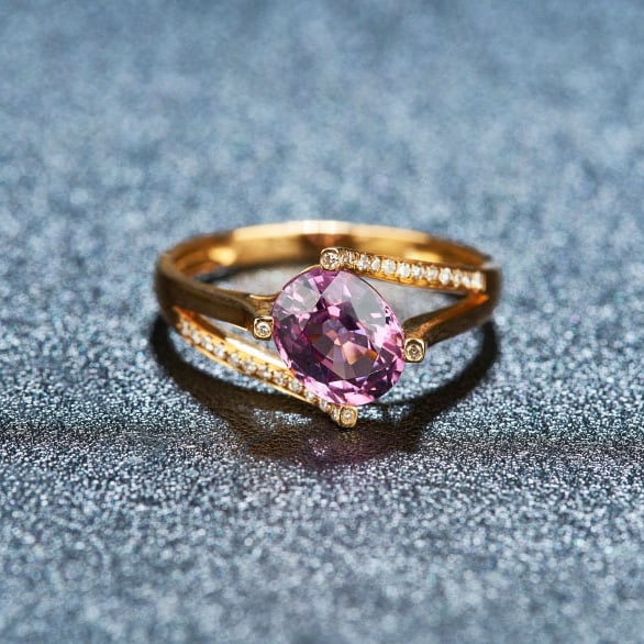 14k Gold 1.75 Ct Natural Spinel & Diamond Ring: Ref:231064028 // gold content:14k gold // ring size:7. 25us // // main gemstone:spinel // shape:oval // carat weight:1. 75ct // color:purple // treatment:natural // // adjacent gemstone 2 : diamond
