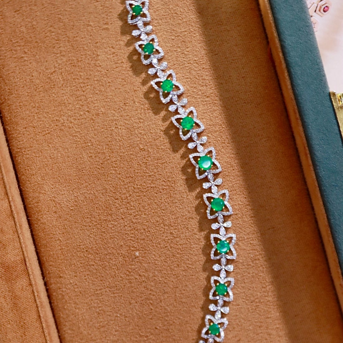 14k Gold 2.71 Ctw Vivid Green Natural Emerald & Diamond Bracelet - 2