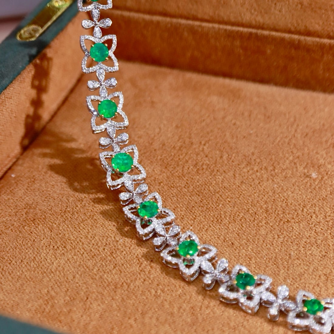 14k Gold 2.71 Ctw Vivid Green Natural Emerald & Diamond Bracelet - 3