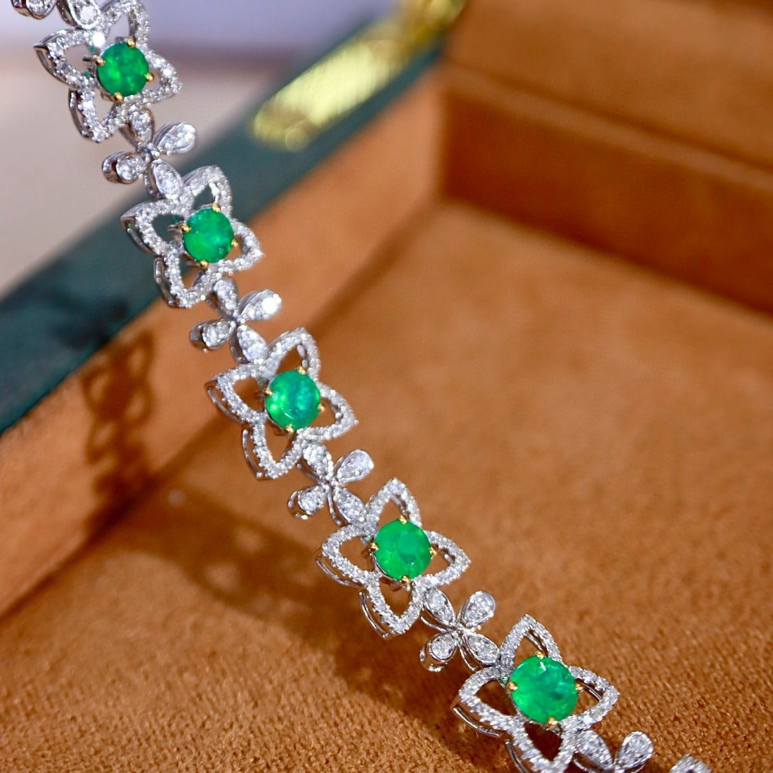 14k Gold 2.71 Ctw Vivid Green Natural Emerald & Diamond Bracelet - 4