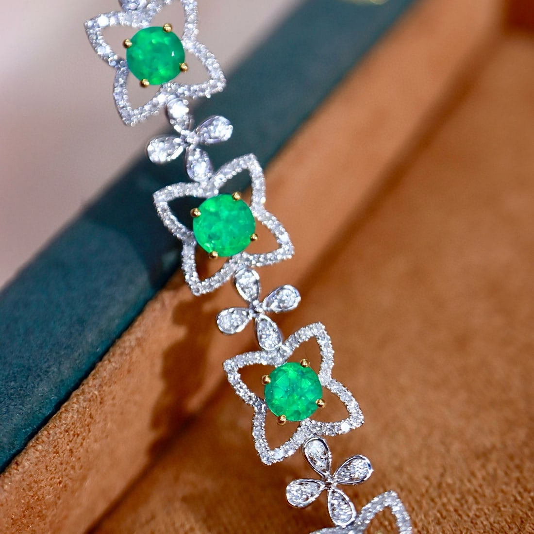 14k Gold 2.71 Ctw Vivid Green Natural Emerald & Diamond Bracelet - 5