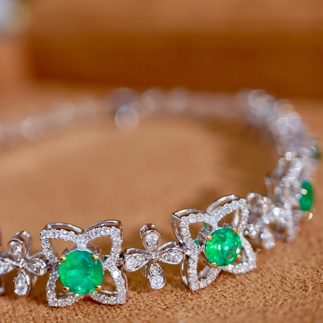 14k Gold 2.71 Ctw Vivid Green Natural Emerald & Diamond Bracelet - 7