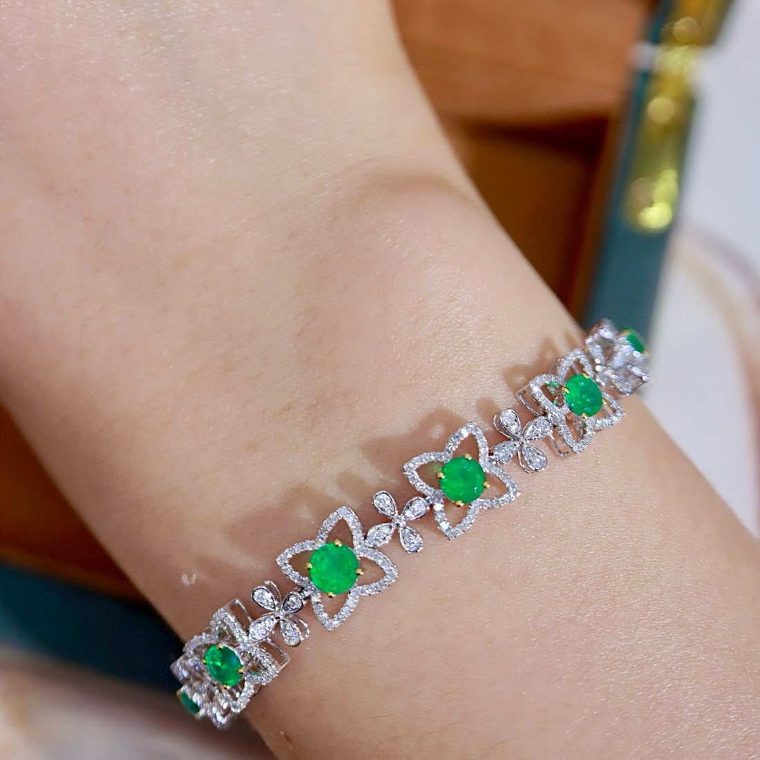 14k Gold 2.71 Ctw Vivid Green Natural Emerald & Diamond Bracelet - 8