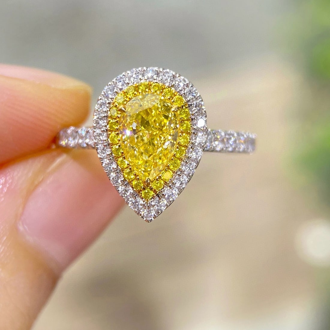 Gia Certified 14k Gold 1.36 Ctw Natural Yellow Diamond & Diamond Ring: Ref:231064046 // gold content:14k gold // ring size:7. 25us // // main gemstone:yellow diamond // certified:gia // shape:pear // carat weight:0. 90ct // clarity grade:vvs1 // color:yellow //