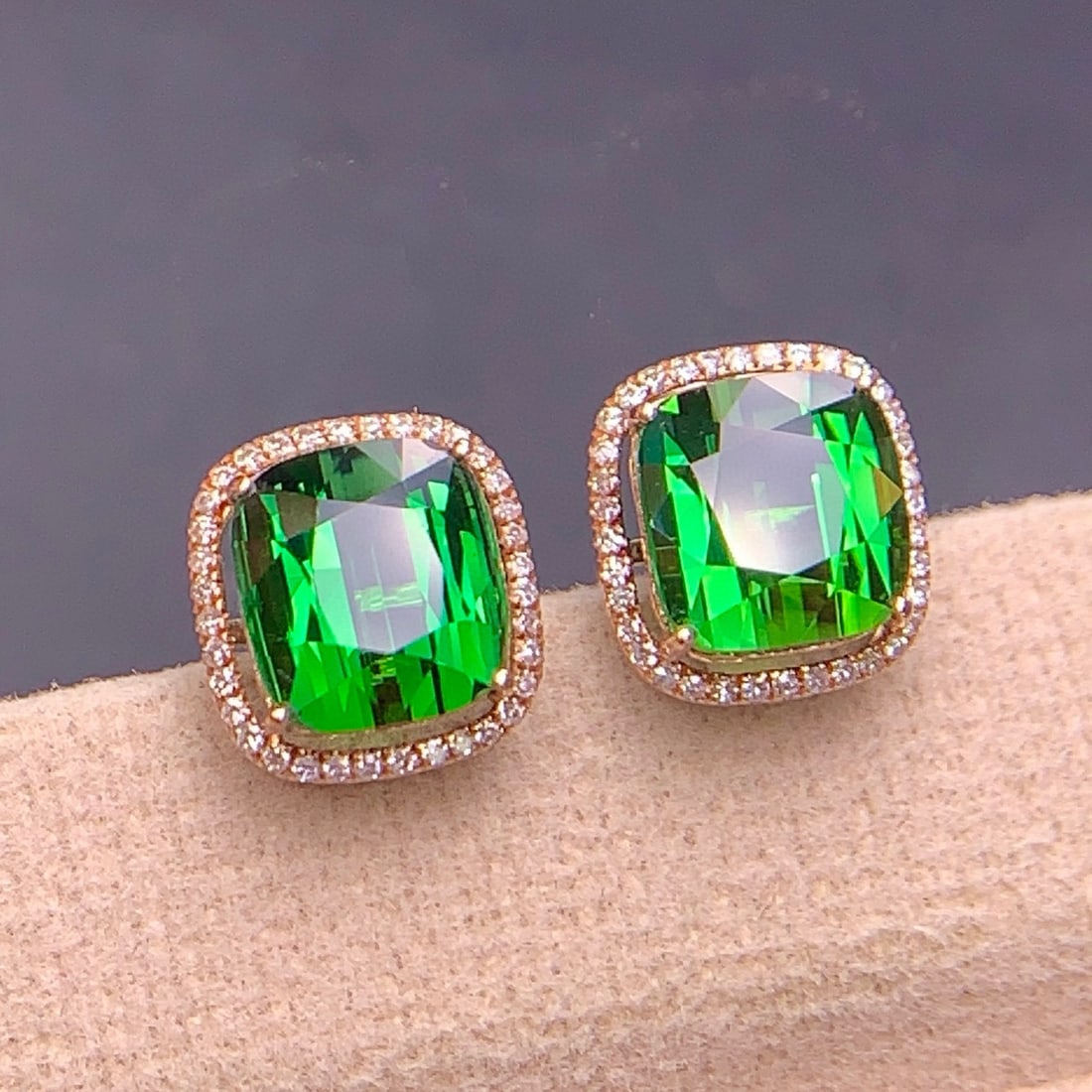 14k Gold 5.2 Ct Natural Tourmaline & Diamond Earrings: Ref:231064060 // gold content:14k gold // main gemstone:tourmaline // shape:cushion // carat weight:5. 2ct // color:green // treatment:natural // // adjacent gemstone 2 : diamond // shape:round // cla