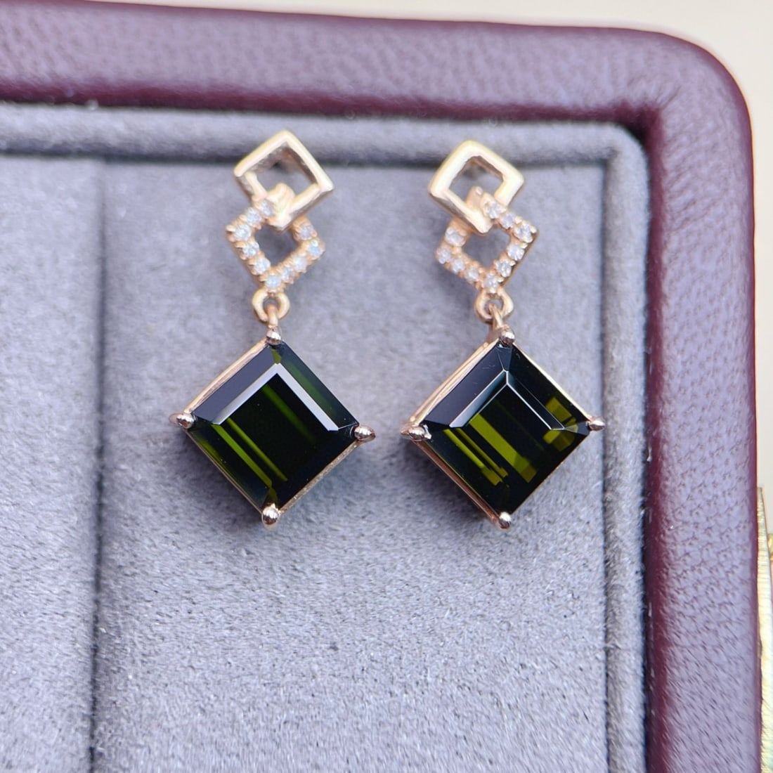 14k Gold 2.54 Ctw Natural Tourmaline & Diamond Earrings: Ref:231064061 // gold content:14k gold // main gemstone:tourmaline // shape:octagonal // carat weight:2. 45ct // color:green // treatment:natural // // adjacent gemstone 2 : diamond // number of