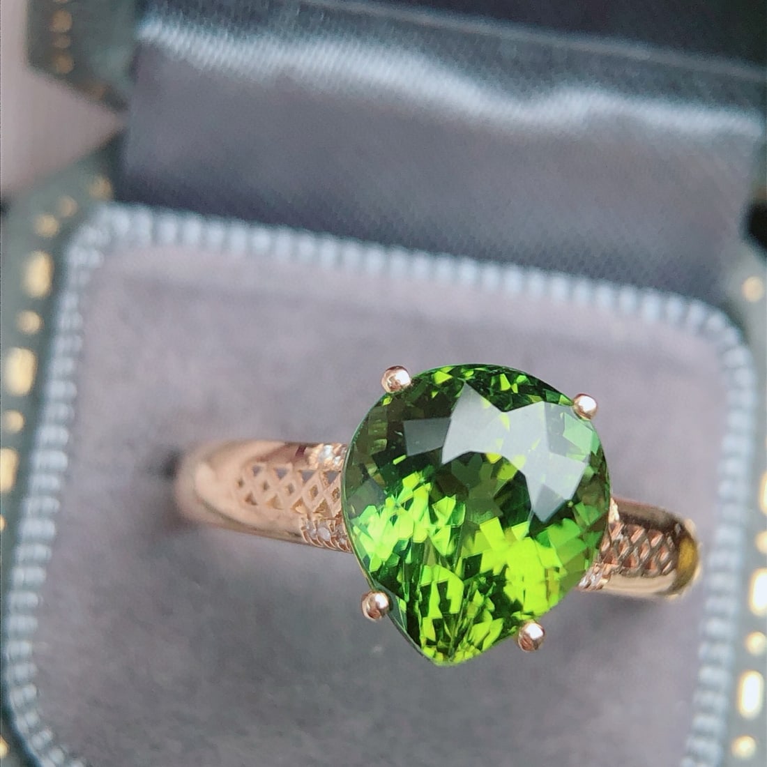 14k Gold 2.29 Ct Natural Tourmaline & Diamond Ring: Ref:231064064 // gold content:14k gold // ring size:7. 25us // // main gemstone:tourmaline // shape:pear // carat weight:2. 29ct // color:green // treatment:natural // // adjacent gemstone 2 :