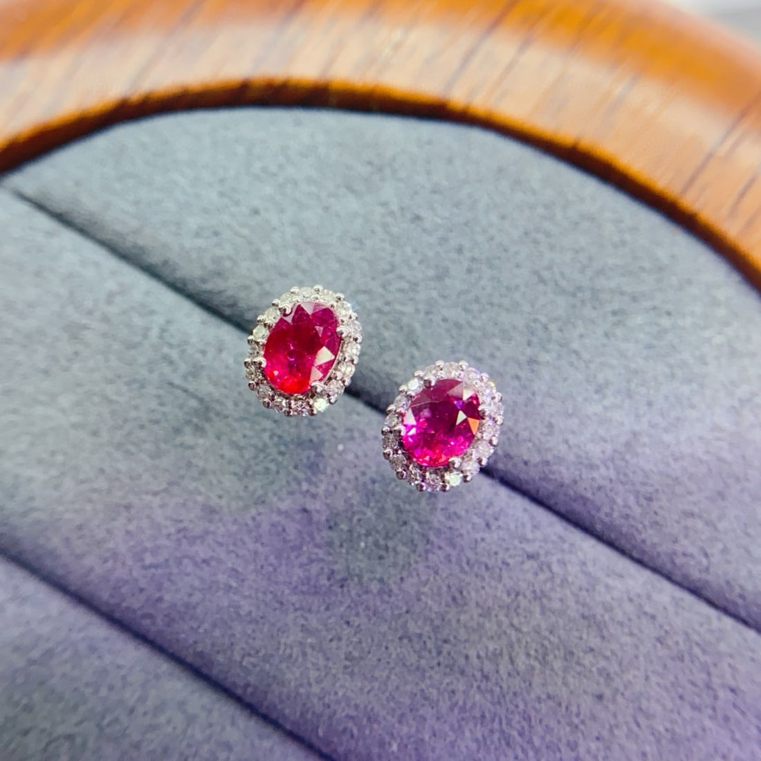 14k Gold 0.9 Ct Natural Ruby & Diamond Earrings: Ref:231064070 // gold content:14k gold // main gemstone:ruby // shape:oval // carat weight:0. 9ct // color:red // treatment:natural // // adjacent gemstone 2 : diamond // number of stones:32 // shape: