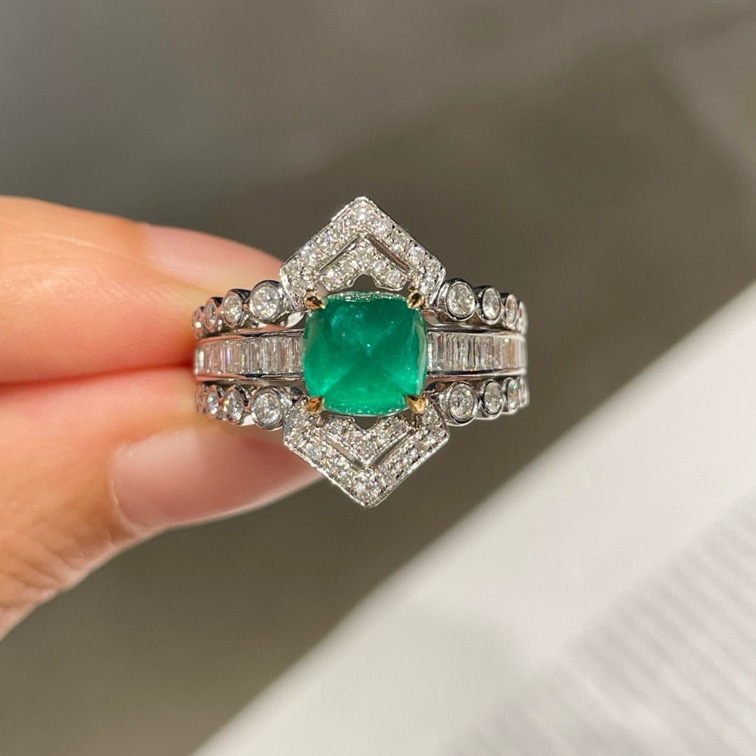 14k Gold 1.5 Ct Natural Emerald & Diamond Ring - 9