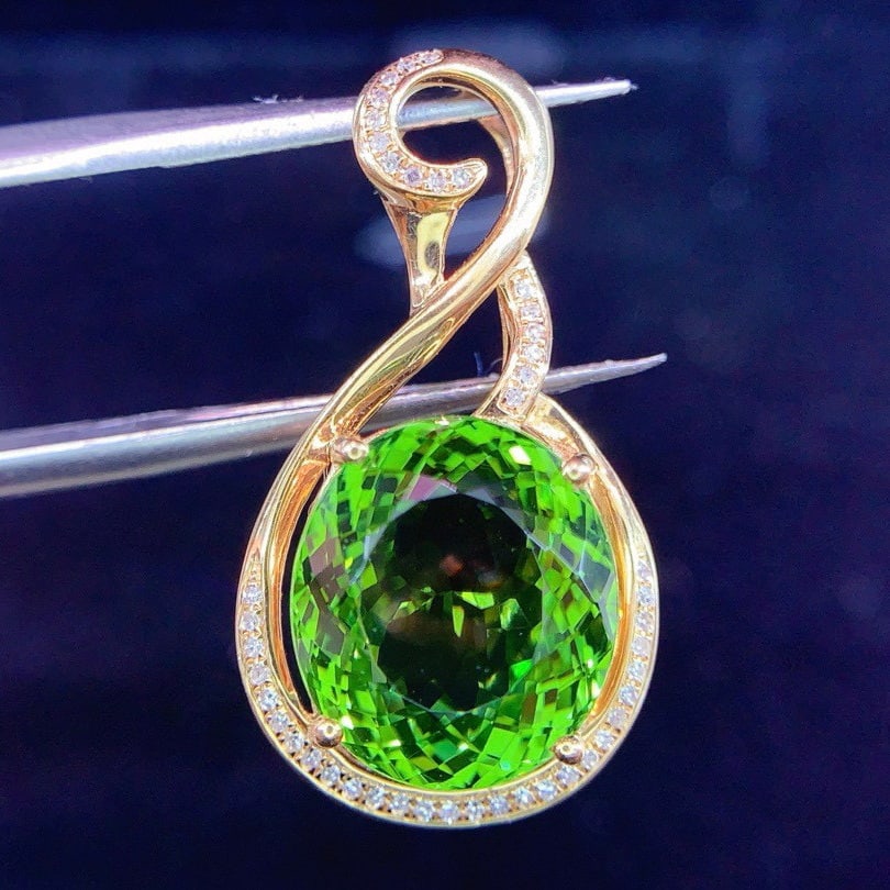 14k Gold 7.0 Ct Natural Tourmaline & Diamond Pendant( Without Chain ): Ref:231064076 // gold content:14k gold // main gemstone:tourmaline // shape:oval // carat weight:7. 0ct // color:green // treatment:natural // // adjacent gemstone 2 : diamond // shape:round //