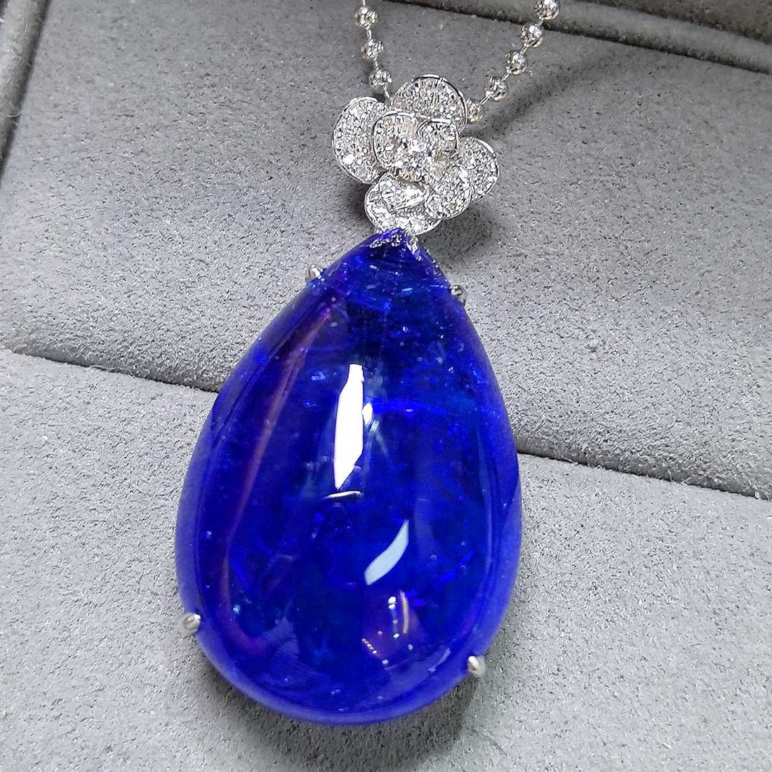 14k Gold 46.60 Ctw Natural Tanzanite & Diamond Pendant( Without Chain ): Ref:231064077 // gold content:14k gold // main gemstone:tanzanite // shape:pear // carat weight:46. 39ct // color:blue // treatment:natural // // adjacent gemstone 2 : diamond // shape:round // carat