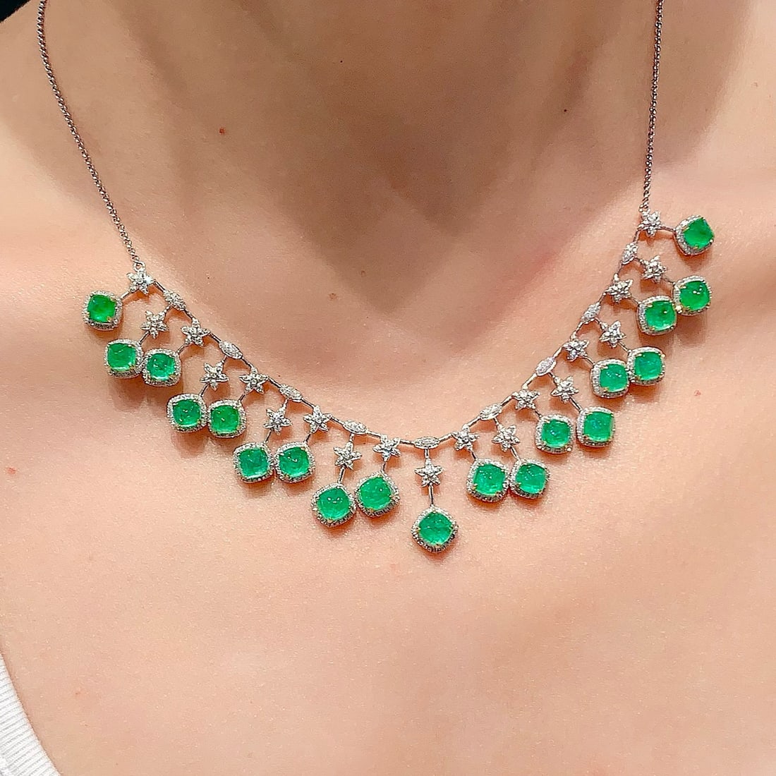 14k Gold 14.2 Ct Vivid Green Natural Emerald & Diamond Necklace - 5