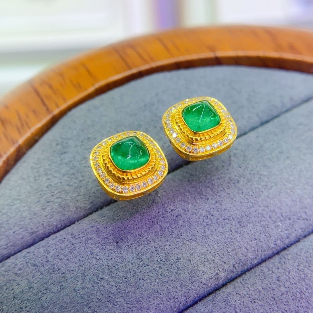 14k Gold 1.2 Ct Vivid Green Natural Emerald & Diamond Earrings - 4