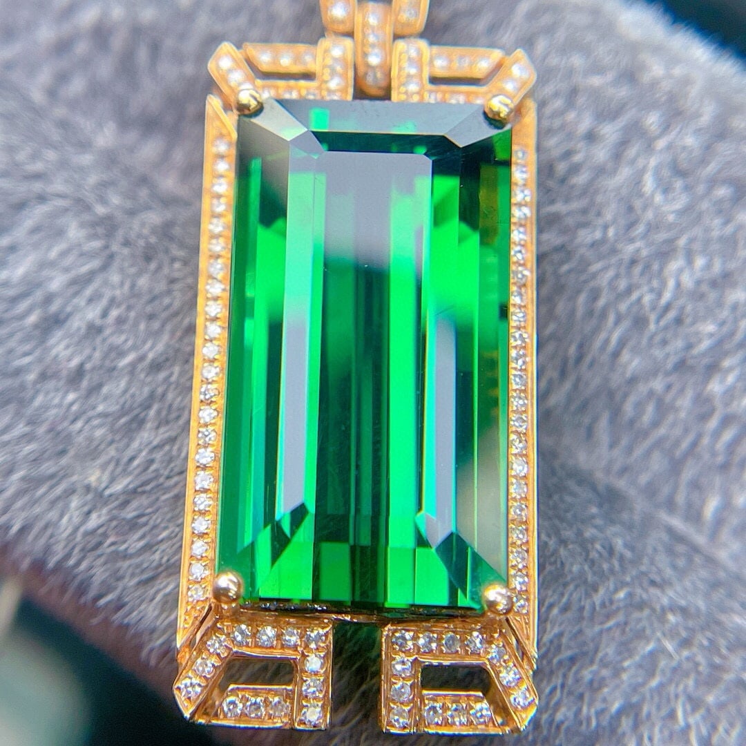 14k Gold 16.38 Ct Natural Tourmaline & Diamond Pendant( Without Chain ): Ref:231064089 // gold content:14k gold // main gemstone:tourmaline // shape:octagonal // carat weight:16. 38ct // color:green // treatment:natural // // adjacent gemstone 2 : diamond // number of ston