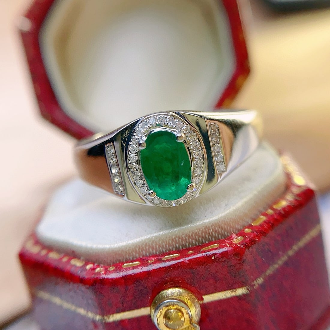 14k Gold 0.55 Ct Vivid Green Natural Emerald & Diamond Ring - 3