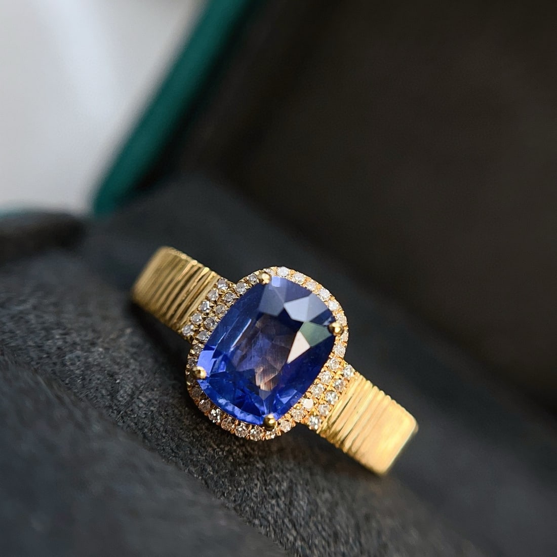 14k Gold 1.40 Ct Natural Sapphire & Diamond Ring: Ref:231064091 // gold content:14k gold // ring size:7. 25us // // main gemstone:sapphire // shape:cushion // carat weight:1. 40ct // color:blue // treatment:natural // // adjacent gemstone 2 :